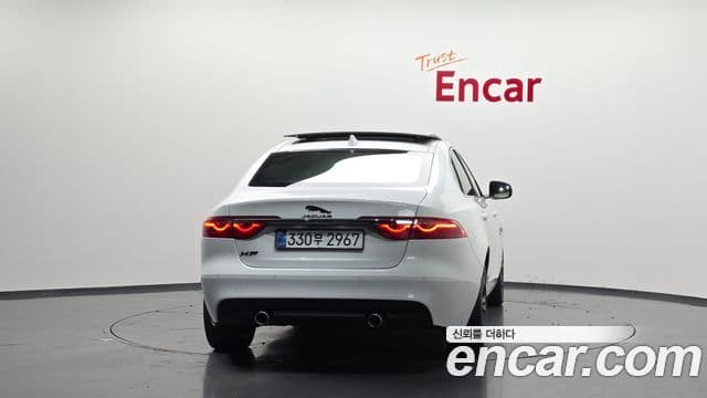 Jaguar XF (X260) 30d Portfolio, 2017 4