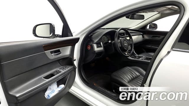 Jaguar XF (X260) 30d Portfolio, 2017 10