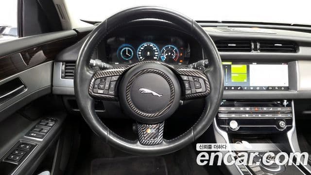 Jaguar XF (X260) 30d Portfolio, 2017 13