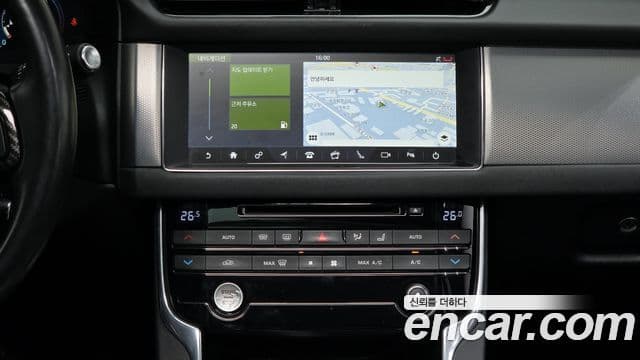 Jaguar XF (X260) 30d Portfolio, 2017 14