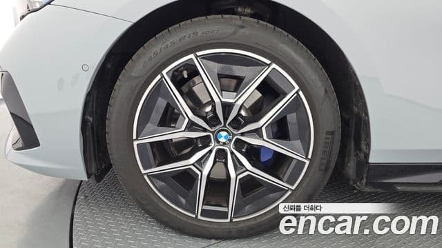 BMW 5시리즈 (G60) 520i M Sport, 2025 все фото