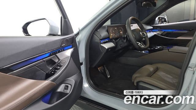 BMW 5시리즈 (G60) 520i M Sport, 2025 10