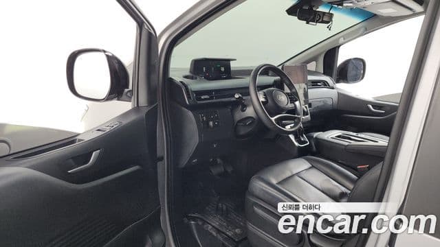 Hyundai Staria Modern, 2025 10