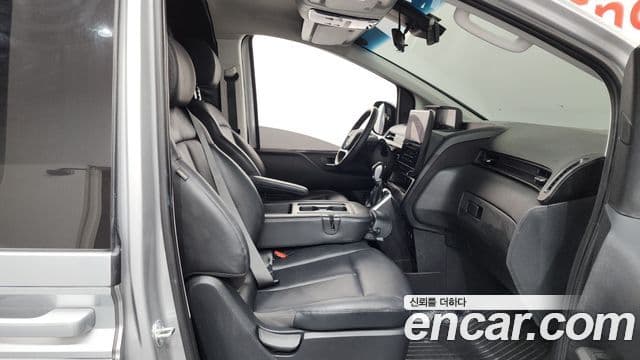 Hyundai Staria Modern, 2025 11