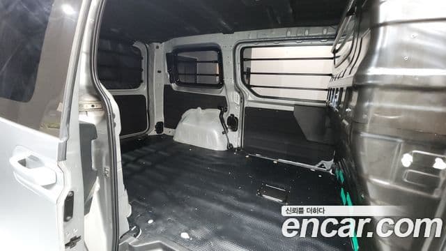 Hyundai Staria Modern, 2025 12