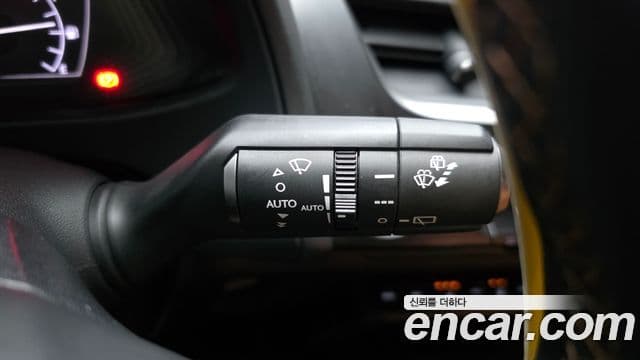 Lexus UX250h, 2019 18