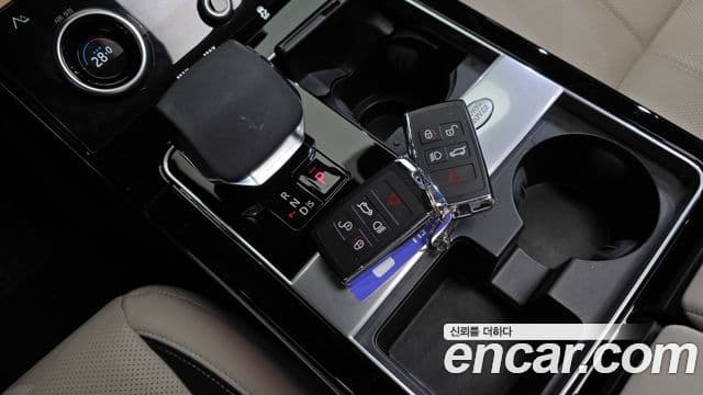 Land Rover Range Rover Velar 2.0 P250 R-Dynamic SE, 2022 9