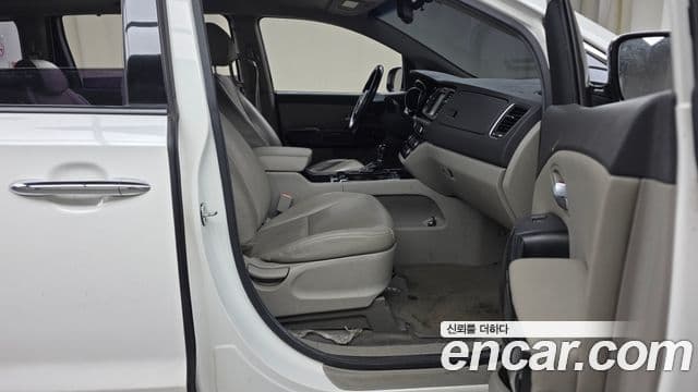 Kia All New Carnival Prestige, 2015 11