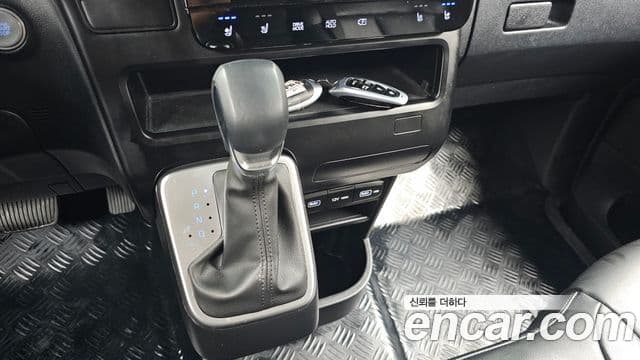 Hyundai Staria Modern, 2023 9