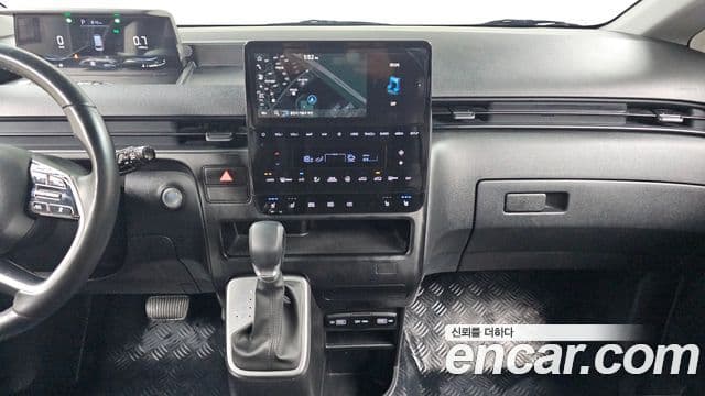 Hyundai Staria Modern, 2023 16