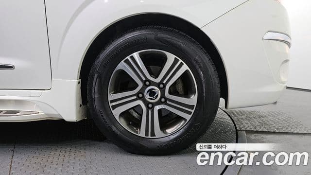 KG모빌리티(SsangYong) Korando 투리스모 4WD 11인승 Adventure 60th Edition, 2015 все фото