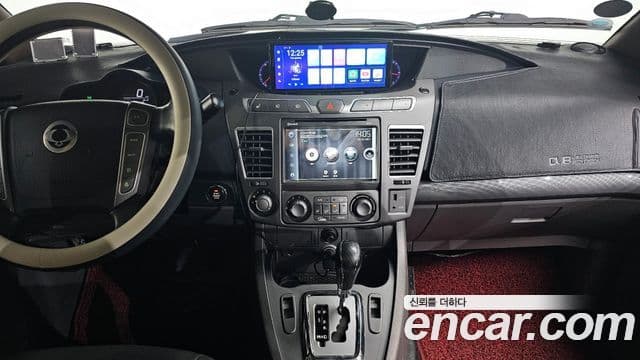 KG모빌리티(SsangYong) Korando 투리스모 4WD 11인승 Adventure 60th Edition, 2015 14