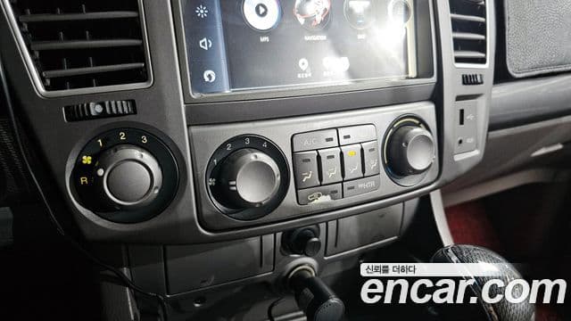 KG모빌리티(SsangYong) Korando 투리스모 4WD 11인승 Adventure 60th Edition, 2015 15