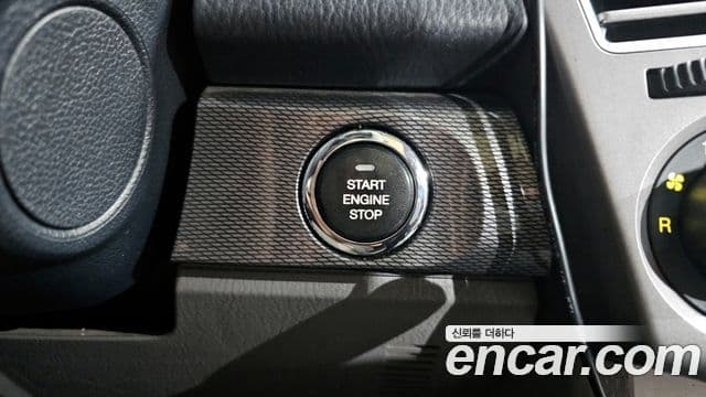 KG모빌리티(SsangYong) Korando 투리스모 4WD 11인승 Adventure 60th Edition, 2015 19