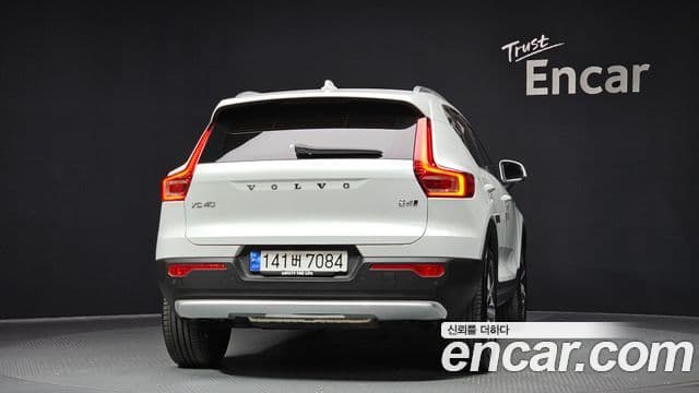 Volvo XC40 B4 Ultimate Bright, 2023 4