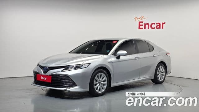 Toyota 캠리 (XV70) 2.5 LE гибрид