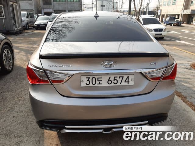 Hyundai YF Sonata Luxury, 2010 4