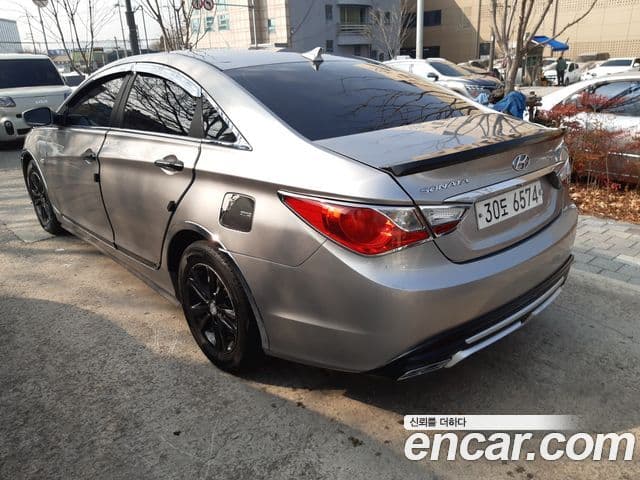 Hyundai YF Sonata Luxury, 2010 6