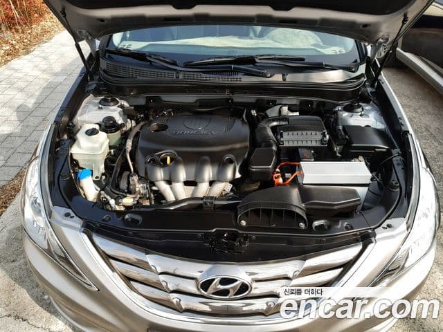 Hyundai YF Sonata Luxury, 2010 8