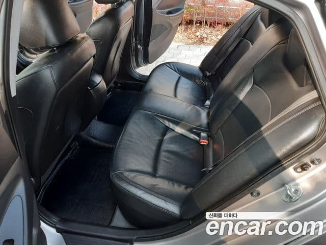 Hyundai YF Sonata Luxury, 2010 12