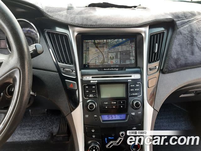 Hyundai YF Sonata Luxury, 2010 16
