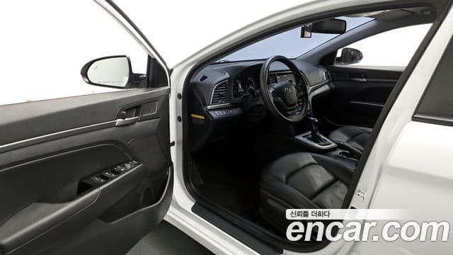 Hyundai Avante AD 1.6 GDI Value Plus, 2018 10