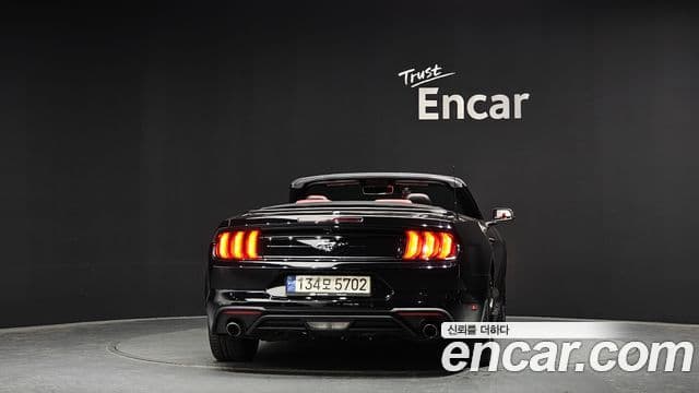 Ford Mustang кабриолет, 2021 4