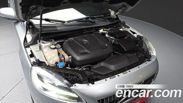 Volvo V40 2세대, 2018 все фото