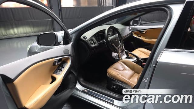 Volvo V40 2세대, 2018 10
