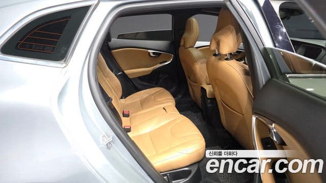 Volvo V40 2세대, 2018 12