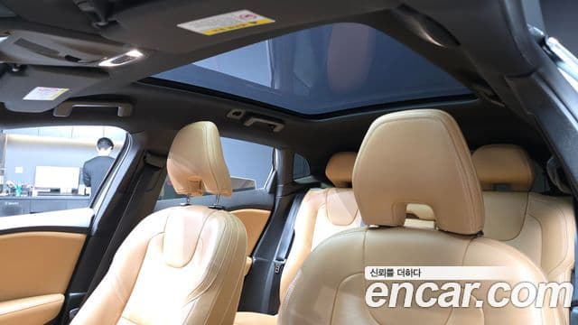 Volvo V40 2세대, 2018 19