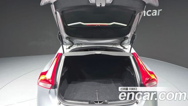 Volvo V40 2세대, 2018 20