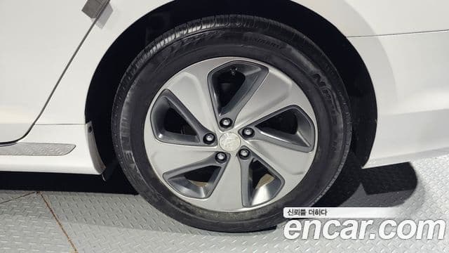 Hyundai LF Sonata гибрид Modern, 2016 все фото
