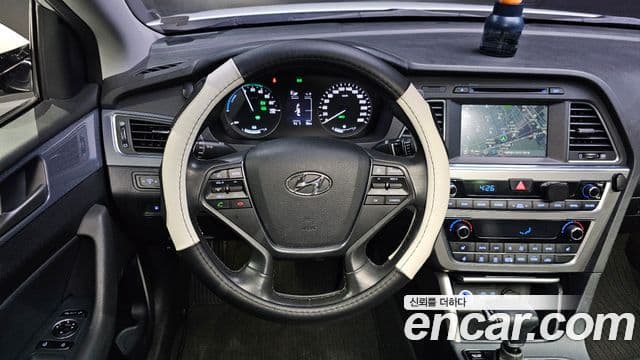 Hyundai LF Sonata гибрид Modern, 2016 13