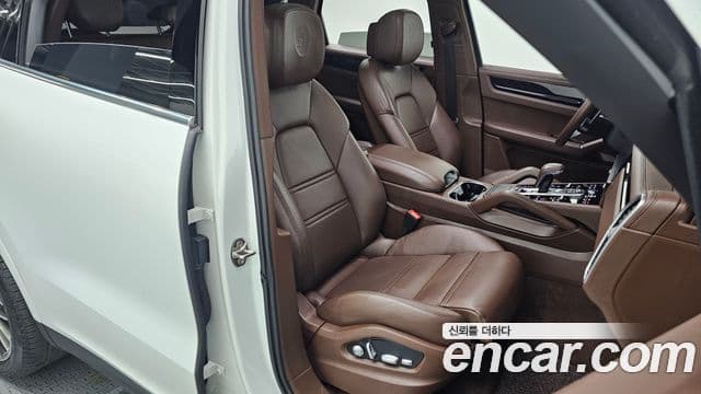 Porsche Cayenne (PO536) 3.0 E-гибрид, 2021 11