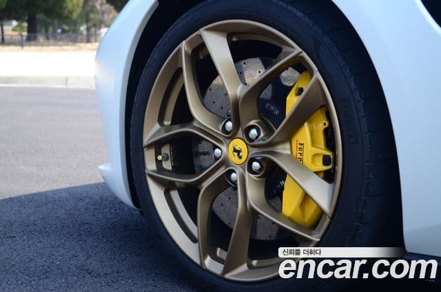 Ferrari GTC4 루쏘 T 3.9 V8, 2019 все фото