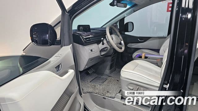 Hyundai Staria лимузин, 2023 11