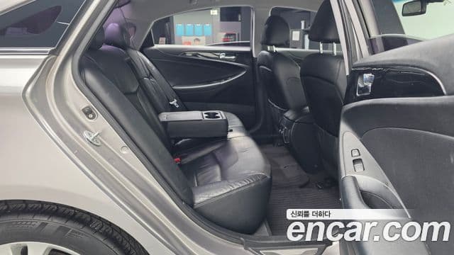 Hyundai YF Sonata люксовая версия, 2010 12