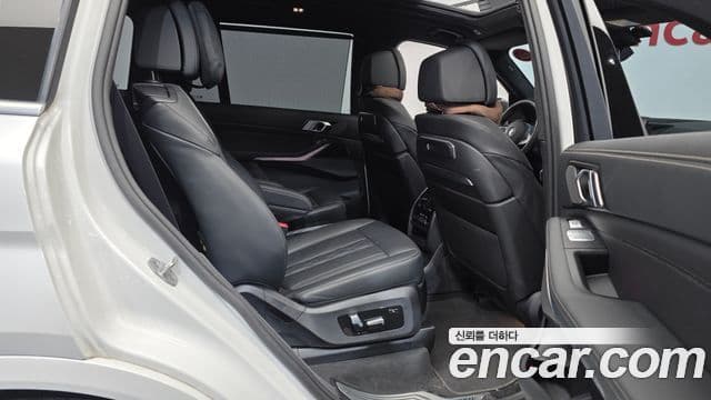 BMW X7 (G07) xDrive 40i M Sport 6인승, 2025 12