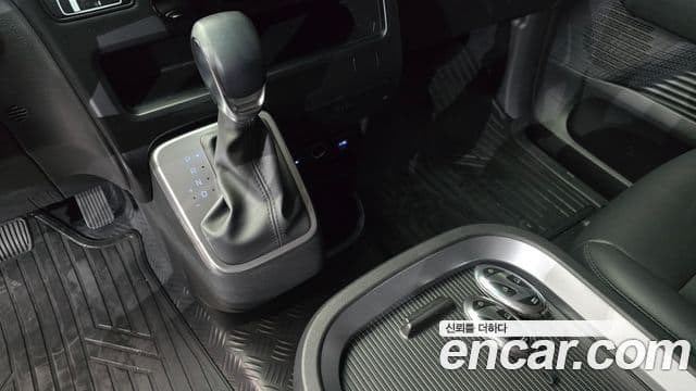 Hyundai Staria Modern, 2025 9