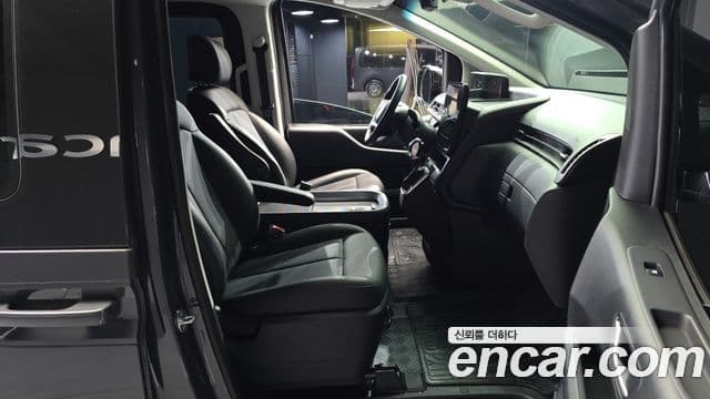 Hyundai Staria Modern, 2025 11