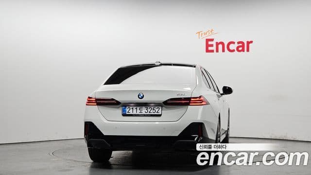 BMW 5시리즈 (G60) 520i M Sport, 2025 все фото