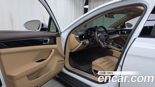 Porsche Panamera (971), 2018 10