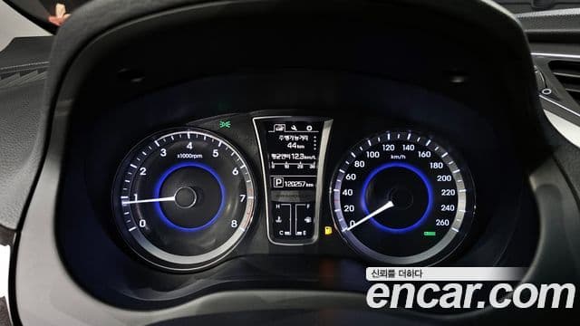 Hyundai Grandeur HG HG240 Modern Collection, 2017 8