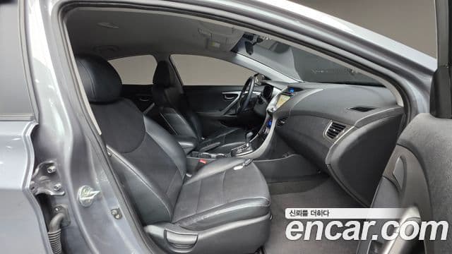 Hyundai Avante MD M16 GDI Avenue, 2013 10