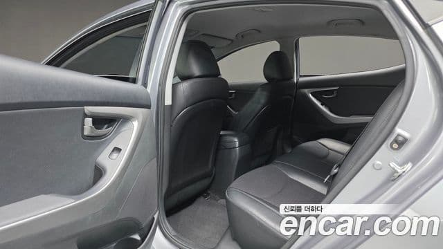 Hyundai Avante MD M16 GDI Avenue, 2013 17