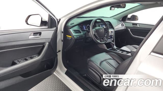 Hyundai LF Sonata Special, 2016 10