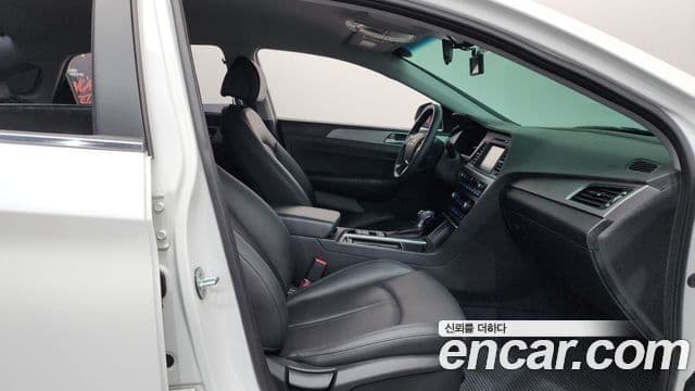 Hyundai LF Sonata Special, 2016 11