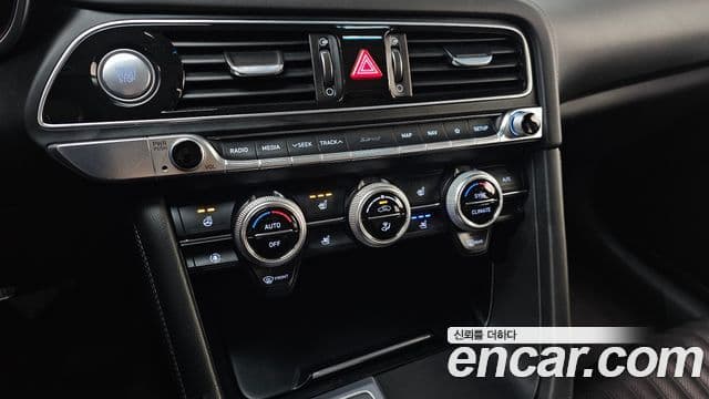 Genesis G70 Elite, 2019 18