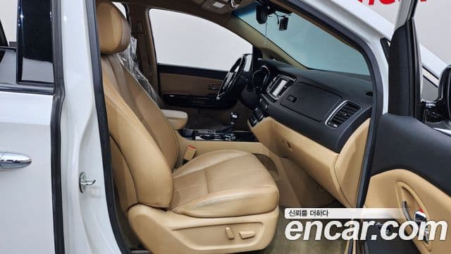 Kia The / новый New Carnival VIP, 2019 11